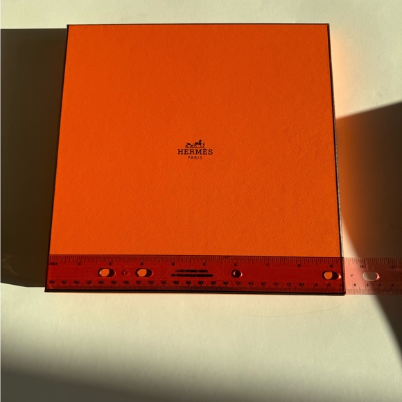 Hermes Scarf Box With Paper - Picture 1 of 3